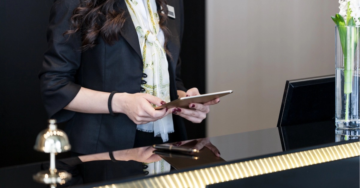 Système de gestion hôtelière et logiciel de caisse hôtelier : quelle différence ?